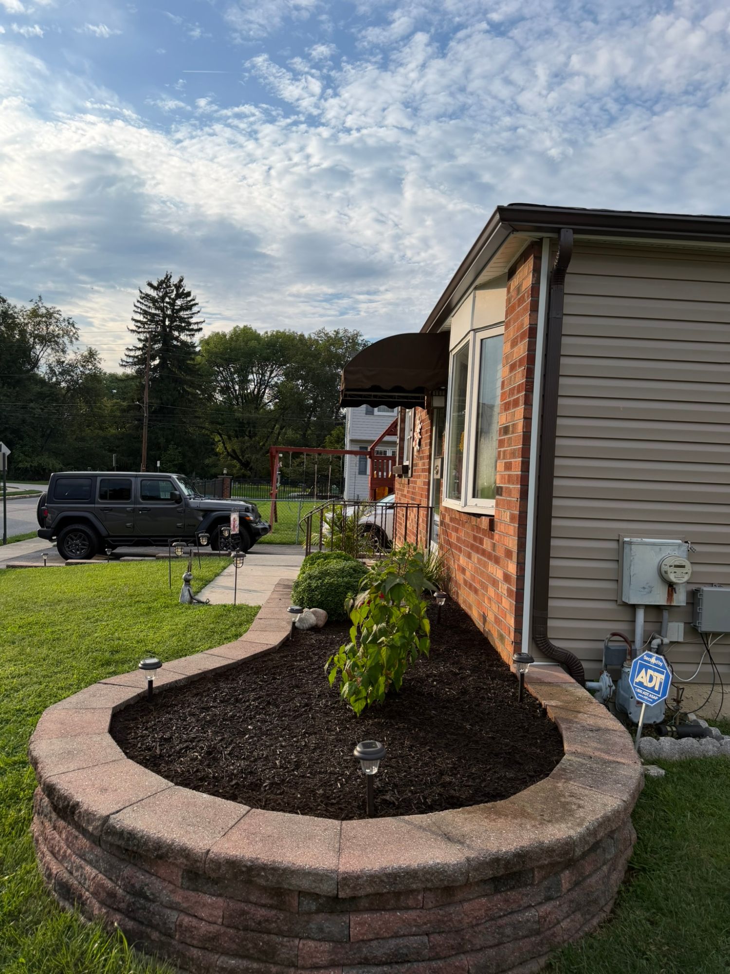 Newly installed curved planting and mulch bed in Ridley, PA